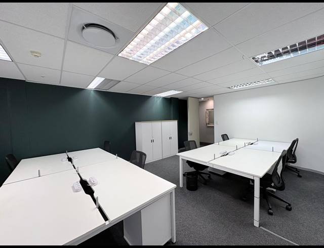 62M² SERVICED OFFICE TO LET IN FOURWAYS